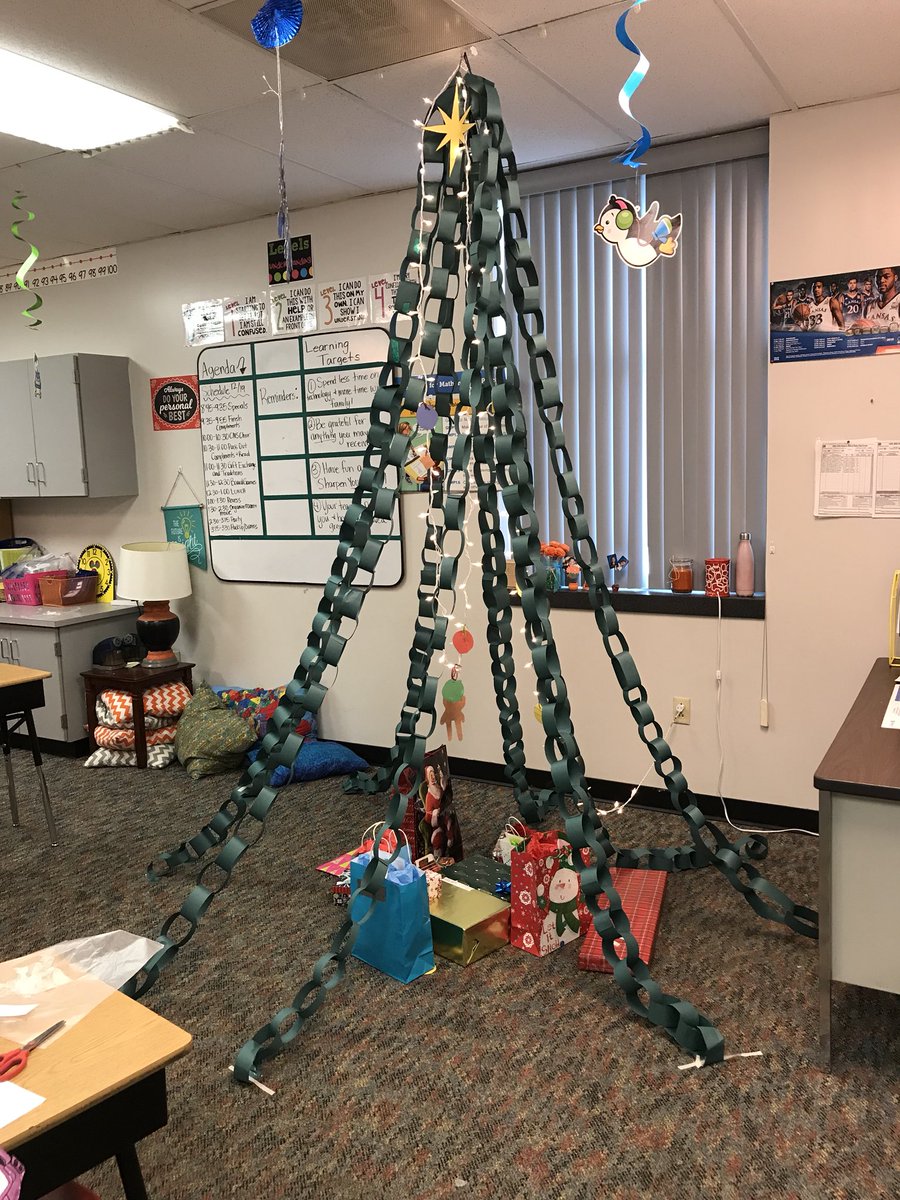 mrsabraves's tweet photo. Happy holidays to your family from Mrs. Anderson’s 5th grade family!!!Enjoy time with friends and family and be sure to spend some time Sharpening the Saw to get ready for the second half of the school year!! #theymadethetree #stemtree #braves https://t.co/LaTjrZ8Wqb