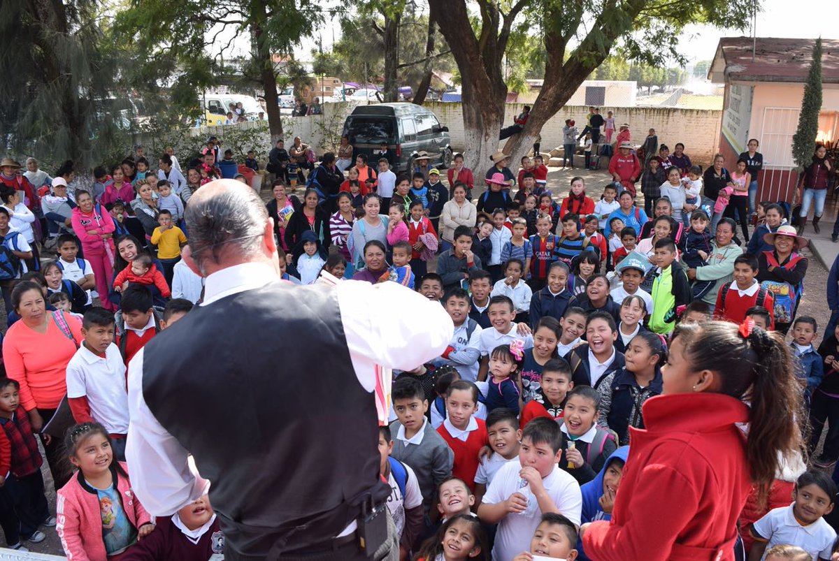 ErandiBermudez's tweet photo. La #GiraDeSonrisas llegó a Laguna Larga de Cortés #Pénjamo. Se vivió una tarde llena de emoción y alegría. https://t.co/qBQoVvAmNM