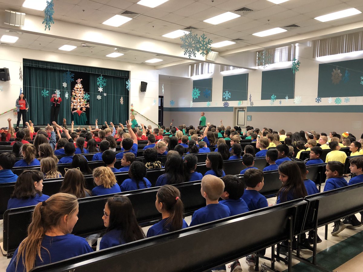 MrBlumfieldRRS's tweet photo. Ready for our 4th and 5th grade awards ceremony with our brand new house shirts.  @LMSCamarillo @ronclarkacademy @PVSDCamarillo https://t.co/CDMnXZhY3S