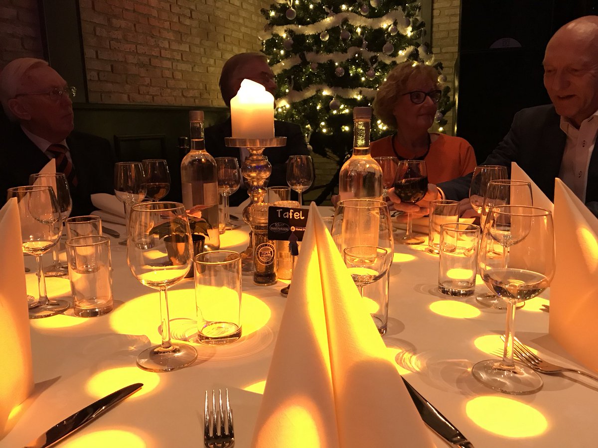 johanschomaker's tweet photo. Vanavond gezellige avond gehad met de traditionele wintermaaltijd en de verlotingen die in het teken van #STERREN STRALEN ! Dit alles in prachtige Kerstsfeer @Parkzicht_Vdam . Vrijwilligers #Rotery #Veendam hadden de afgelopen maanden veel geld bijeengebracht voor goede doelen! https://t.co/BqdUArQIDz
