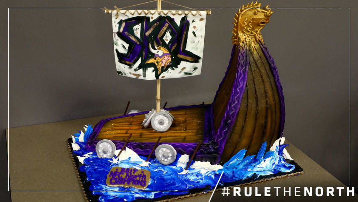 King Cake 🎂  #RuleTheNorth https://t.co/nTZv44UB8V
