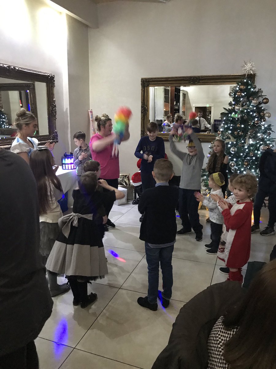 markmcveigh's tweet photo. Brilliant night tonight @ShanklyHotel with all the children from @AlderHey oncology, thanks for looking after them @mcveigh_owen panto time👍 https://t.co/DpjcwT5fKd