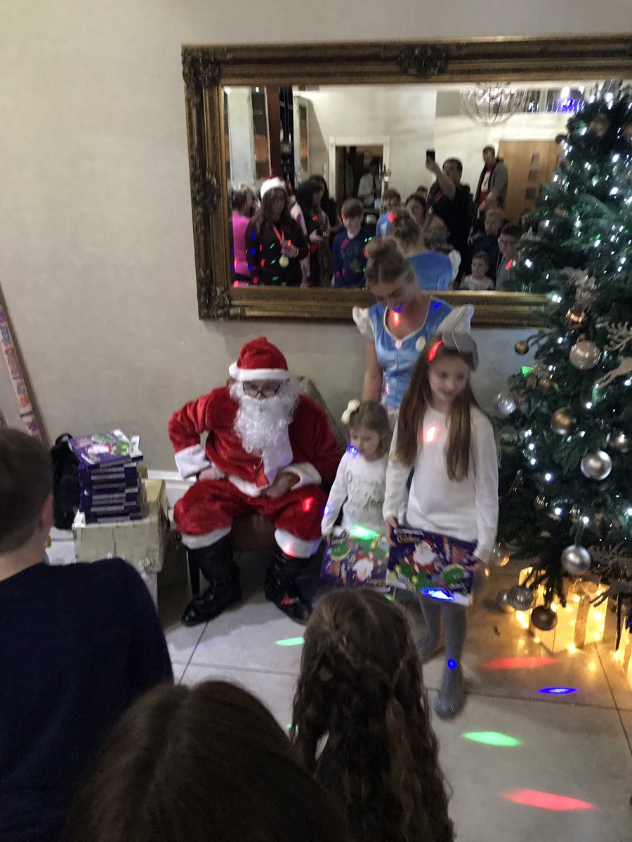 markmcveigh's tweet photo. Brilliant night tonight @ShanklyHotel with all the children from @AlderHey oncology, thanks for looking after them @mcveigh_owen panto time👍 https://t.co/DpjcwT5fKd