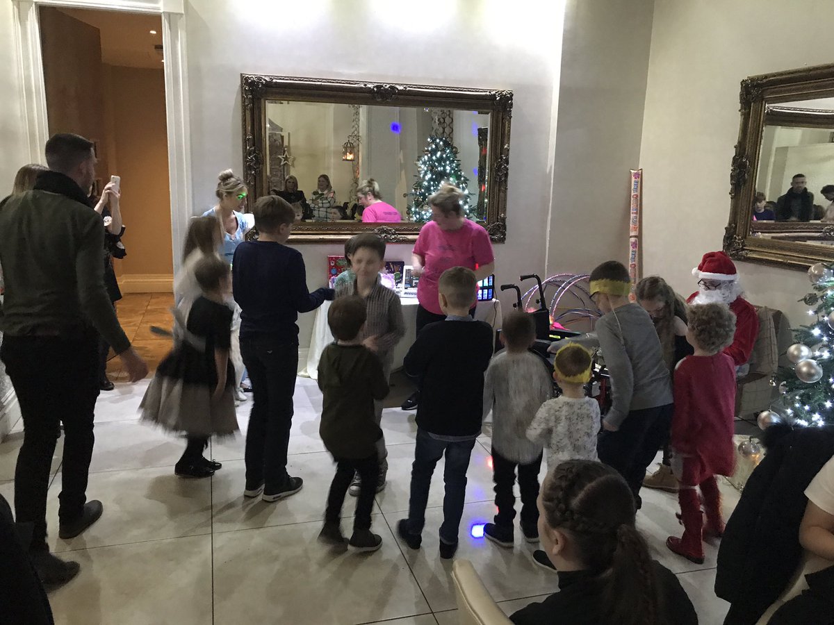 markmcveigh's tweet photo. Brilliant night tonight @ShanklyHotel with all the children from @AlderHey oncology, thanks for looking after them @mcveigh_owen panto time👍 https://t.co/DpjcwT5fKd