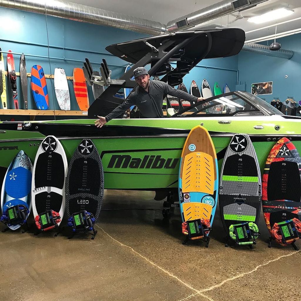 Our shops are stocked up with the latest and greatest 2018 gear🤘🎄 Put some summer under your tree 😎🔥🎁
@phase5wakesurfers @obrienwatersports #cool #gifts #gettommys 👉Link in bio ift.tt/2kPJ7Z8