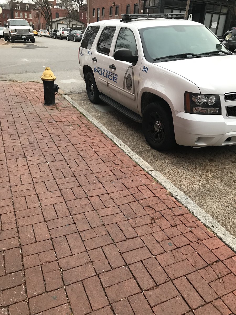 irish3636's tweet photo. @stlouispolice this is happening right now at the Chavas restaurant on Geyer. #firehydrant https://t.co/jYyUdNhULG