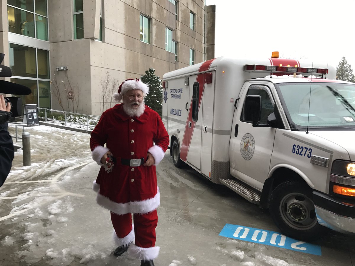BCChildrensHosp's tweet photo. Hi #Santa! Welcome to @BCChildrenshosp – we’re so happy you’re here! #SantaFlightBC @BC_EHS https://t.co/buLw97huOd