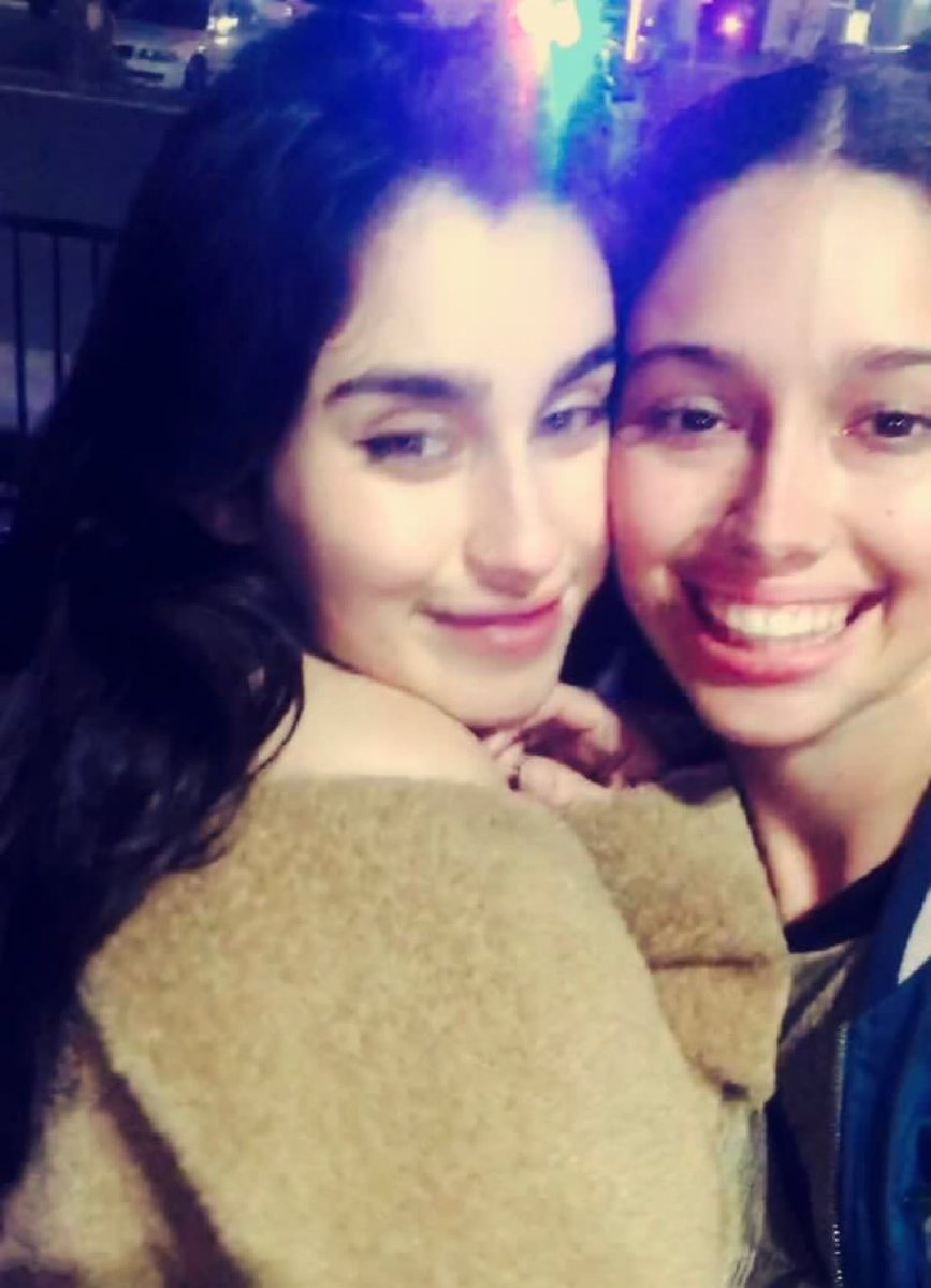 LMJUpdates's tweet image. #PHOTO | Lauren with @liz_7d last night