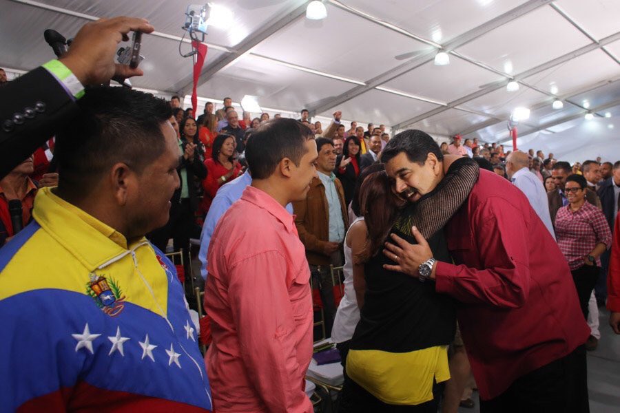 RMarcoTorres's tweet image. Nuestro presidente @NicolasMaduro se incorpora al Taller de Planificación del Sistema de Gobierno Territorial con la participación de los 335 alcaldes y los 23 gobernadores de la Patria #DiciembreDePaz