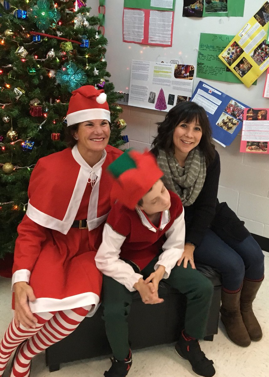 KarenKpumphrey's tweet photo. Thanks for the visit Mrs. Claus @NISDClark #elfsighting https://t.co/a9Pl2TdxiA