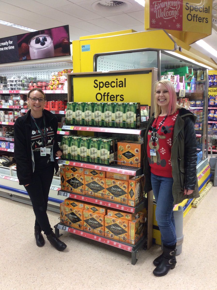 PowerforceMC34's tweet photo. Santas Iittle Elfs are out building Molson displays 🍻 Some brilliant offers ready for Christmas @powerforceMCFM4 @PowerforceMCNSM https://t.co/8Roo36GOo1