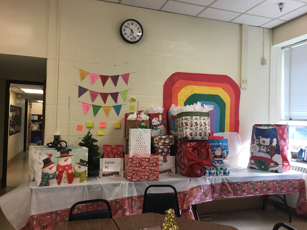 Carney Elementary provides  a Merry Christmas for  families in need! This is what it’s all about! <a href="/JeffTessierBCPS/">Jeffrey Tessier</a> <a href="/CarneyElem/">Carney Elementary</a>