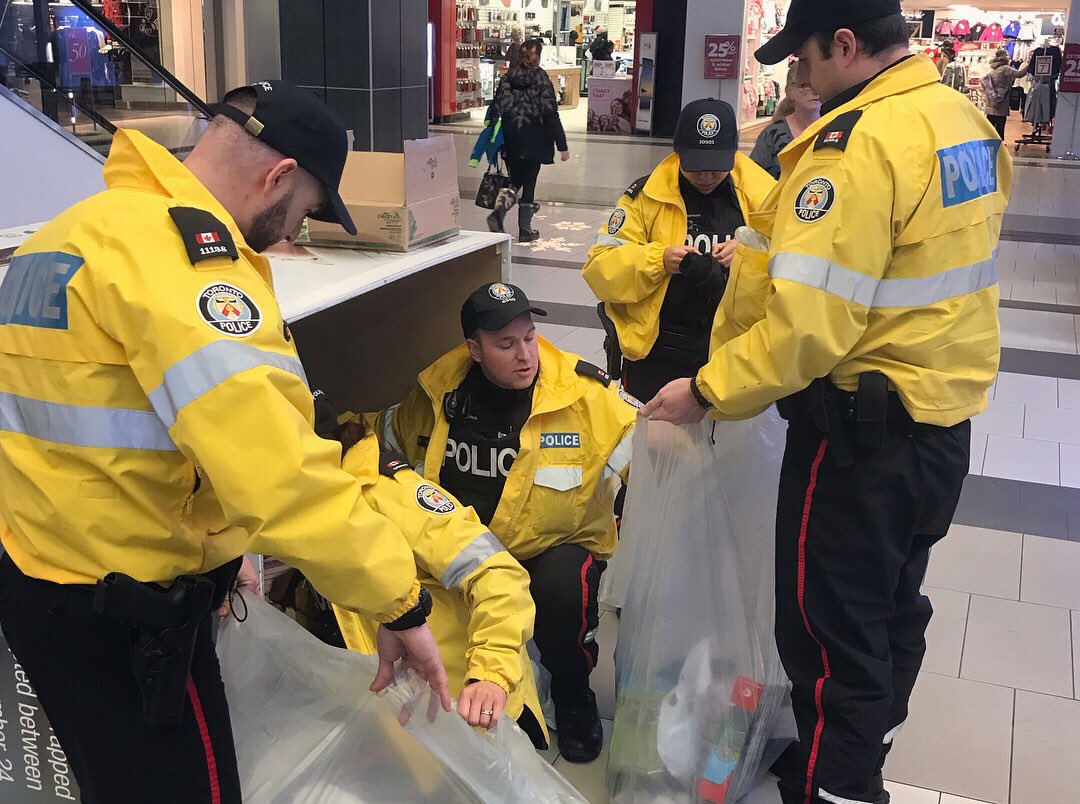 AlexLiComms's tweet photo. THANK YOU #Toronto for UR generosity, love & kindness to our #53Division @TorontoPolice #ToyDrive! We collected over 3,000+ toys & donated ALL to @ToyMountain & @salvationarmy! Special THX to everyone who assisted w/ the toy drive & @YongeEglintonCe for the space! #TM2017🎅🏻🎄🎁 https://t.co/ZFWZpRqE12
