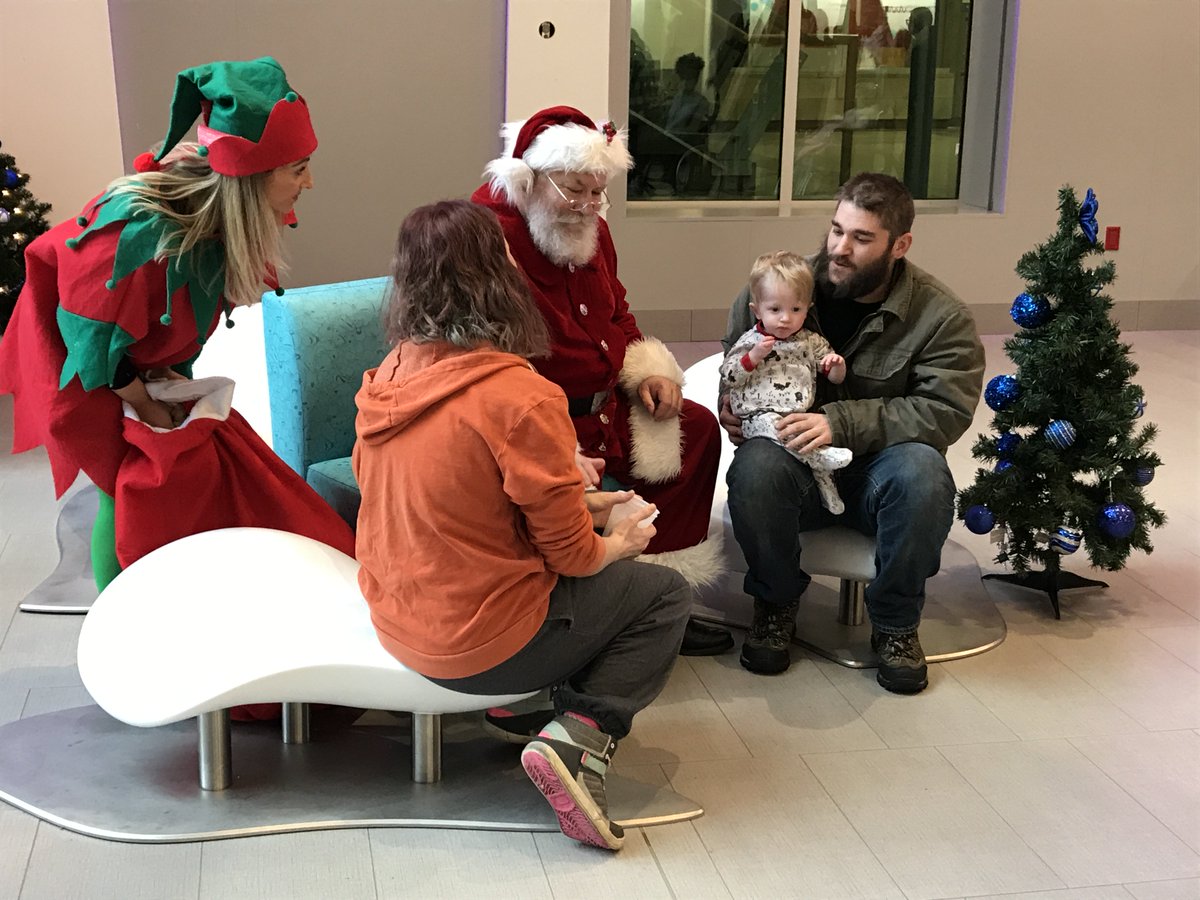BCChildrensHosp's tweet photo. Thank you #Santa for bringing gifts! #SantaFlightBC @BC_EHS https://t.co/qHQ0iO5UqJ