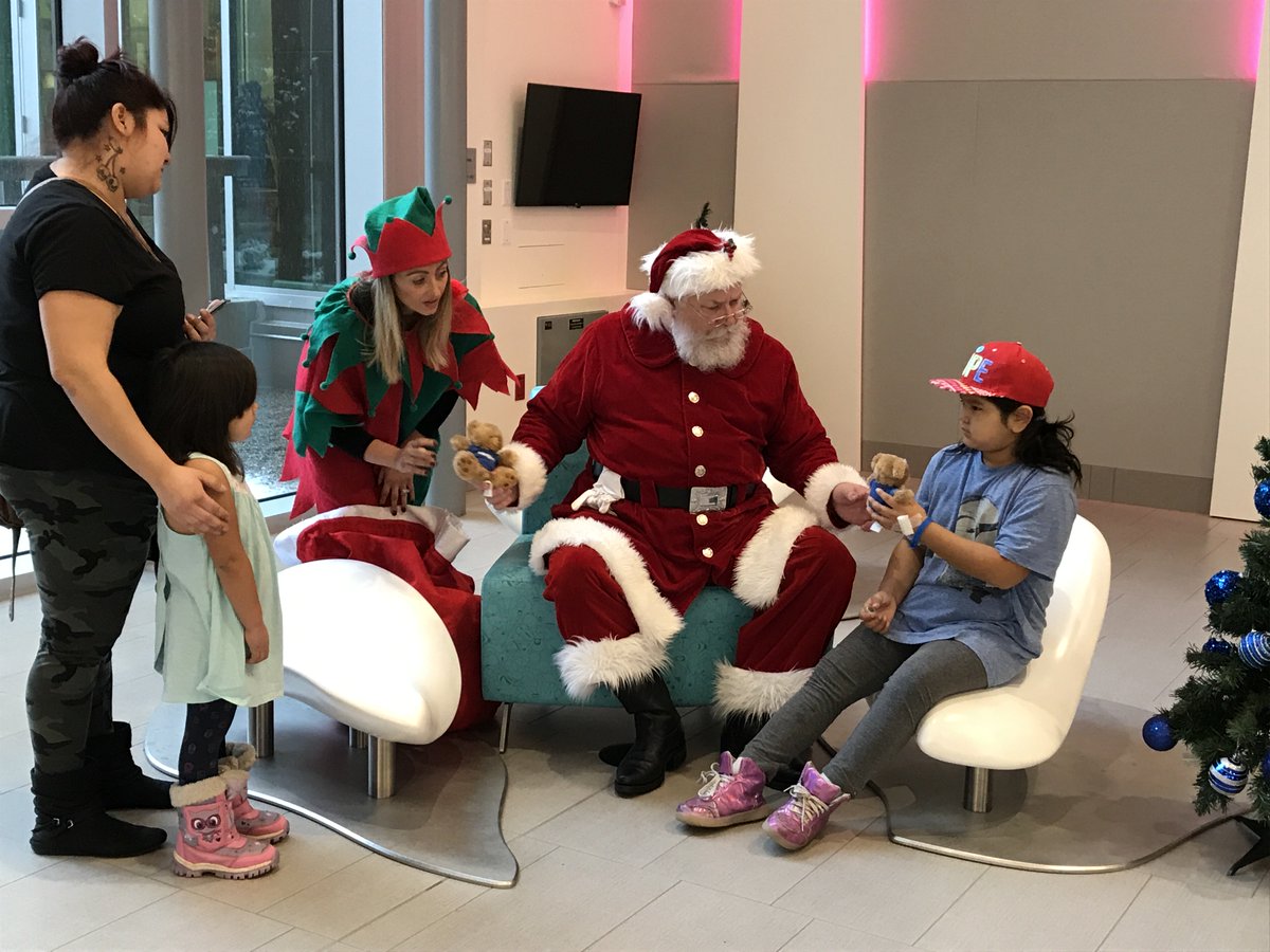 BCChildrensHosp's tweet photo. Thank you #Santa for bringing gifts! #SantaFlightBC @BC_EHS https://t.co/qHQ0iO5UqJ