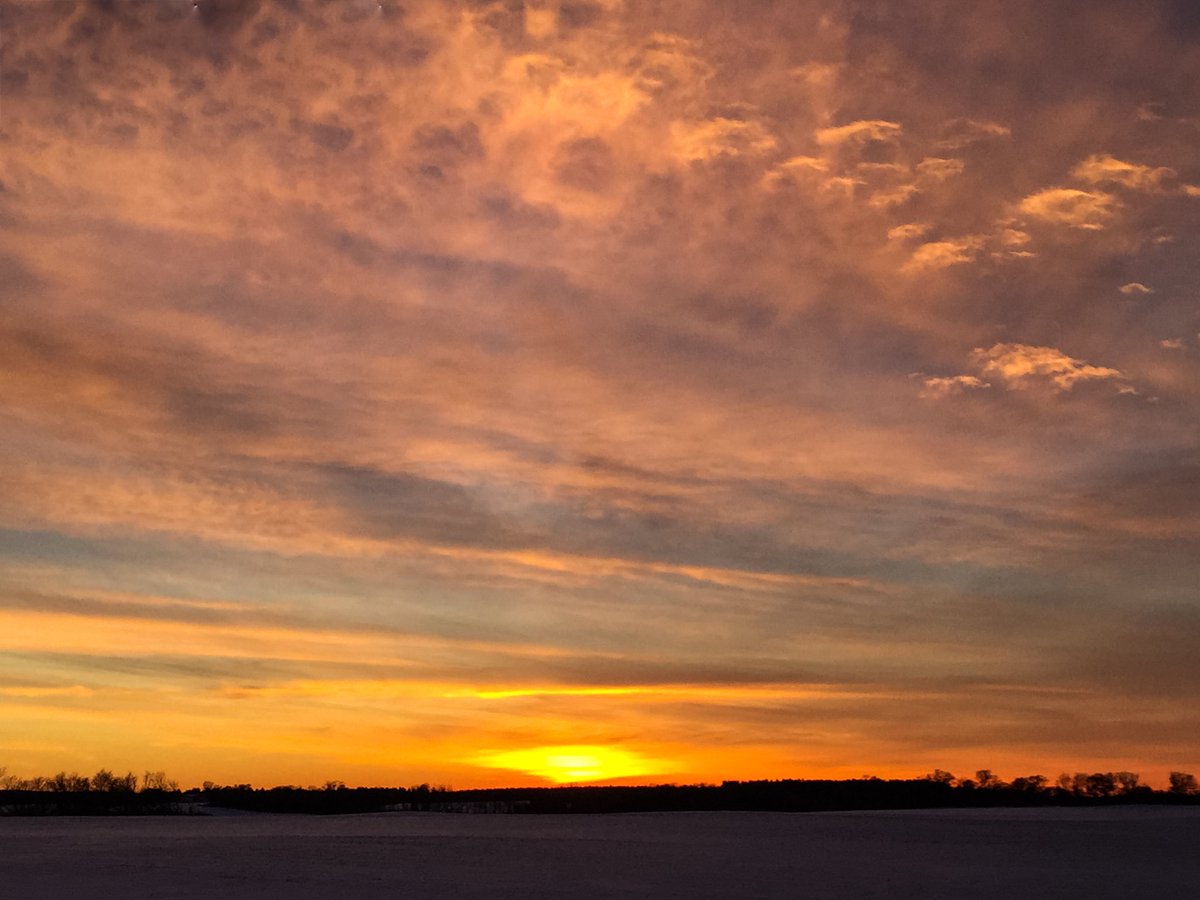 StarPrairieDave's tweet photo. Star Prairie Sunset! @ian_leonard @fox9weather https://t.co/3ihi51UTil