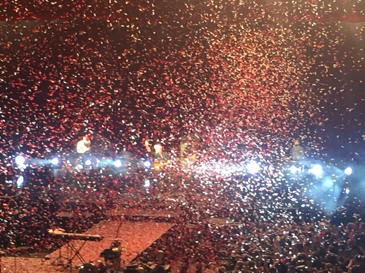 ISPCCChildline's tweet photo. Heartfelt thanks to our president the stellar @CarolineAtMCD for amazing work delivering the incredible #2FMXmasBall,  fundraising €500k for @ISPCCChildline. We’re so grateful to all @mcd_productions, @3arenadublin, @RTE2fm &amp; numerous generous suppliers for all their support. https://t.co/uUNV7WGtYg