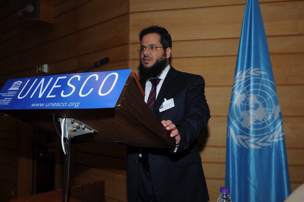 ضمن احتفالية منظمة الأمم المتحدة للتربية والعلم والثقافة #يونسكو بـ #اليوم_العالمي_للغة_العربية دشّن الدكتور صلاح السحيمي وفريق عمله "برنامج الخط العربي للناطقين بلغات أخرى"

arabicc.com