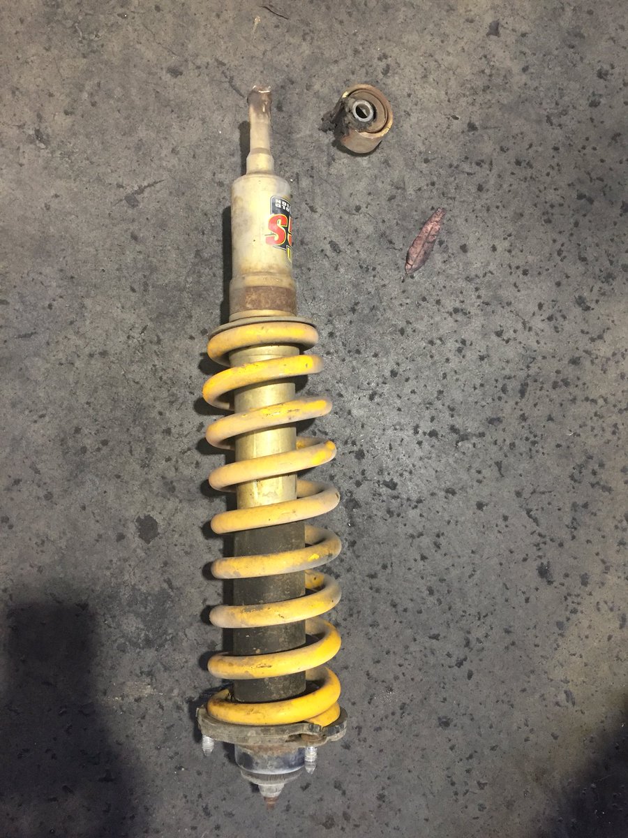 AvoidtheLemons's tweet photo. Another interesting happening in my workshop! Check out this #Toyota #Hilux shock, snapped as a result of lifting too high for the suspension fitted. Always make sure you’re fitting the right parts for your application! Retweet to show importance of right application! #4wd #snap https://t.co/7svdyYSVBK