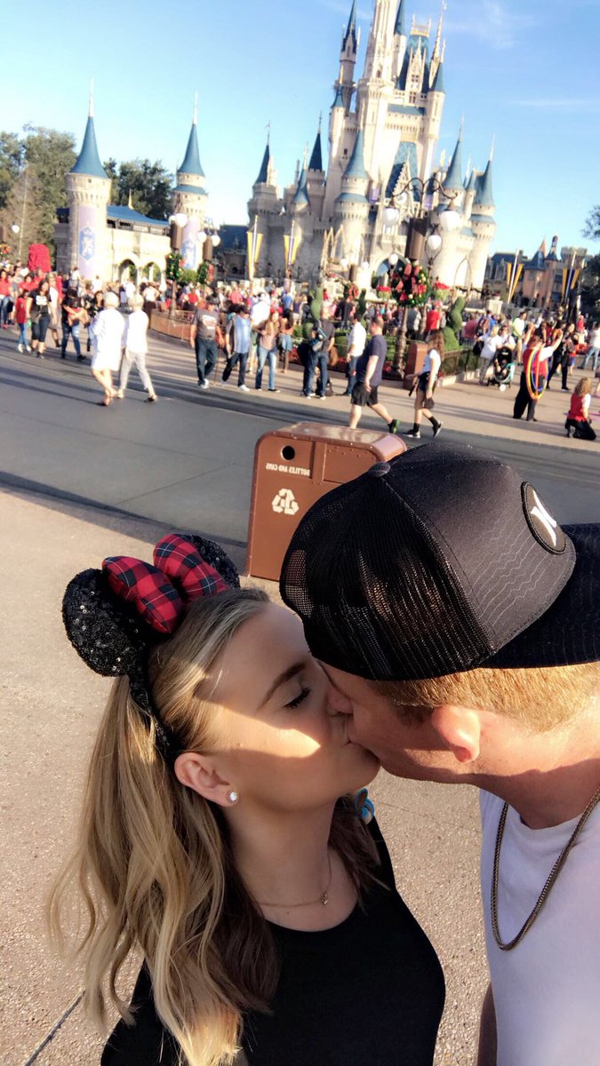 emillyhays's tweet photo. Cam is a prime example that you should consider boys that slide into your DM’s.... they can be winners ❤️ https://t.co/755Us43bzP