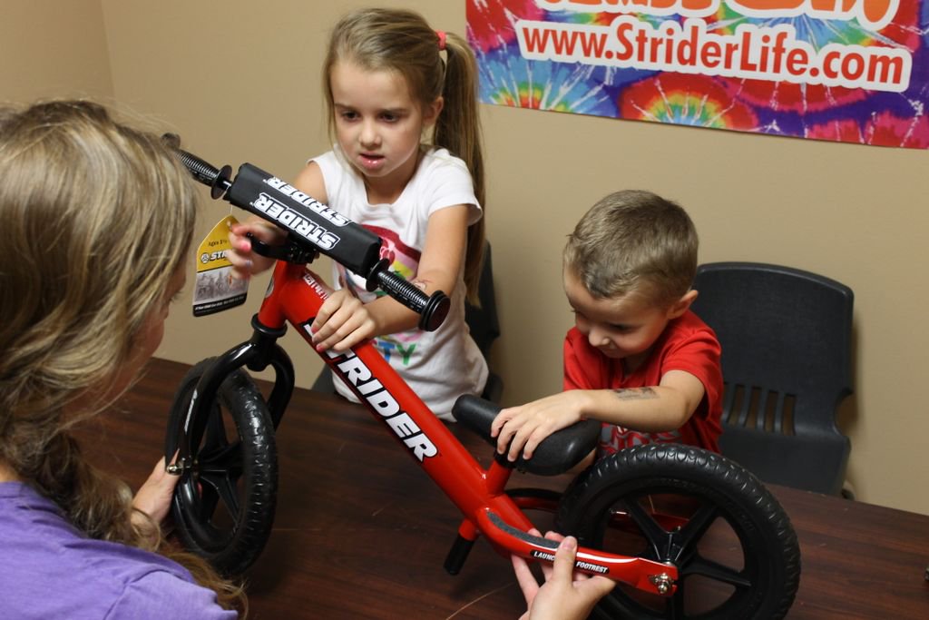 Strider_Edu's tweet image. Sent Learn-To-Ride curriculum &amp;amp; 10 @StriderBikes to the Child Care &amp;amp; Learning Center in Washington, VA who are running a program to help improve balance &amp;amp; learning capacity. More kids moving=big win for all! #EveryoneCanRide #MovingHelpsLearning #BrainBoostingFun #LifeOnTwoWheels