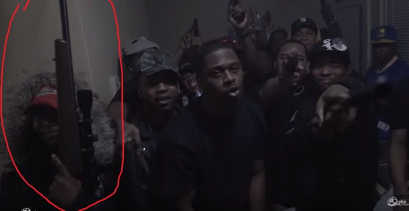 AdderallPills's tweet photo. Chicago's A Mess... Why Does This Nigga Have A Sniper Rifle https://t.co/30NaINySkV