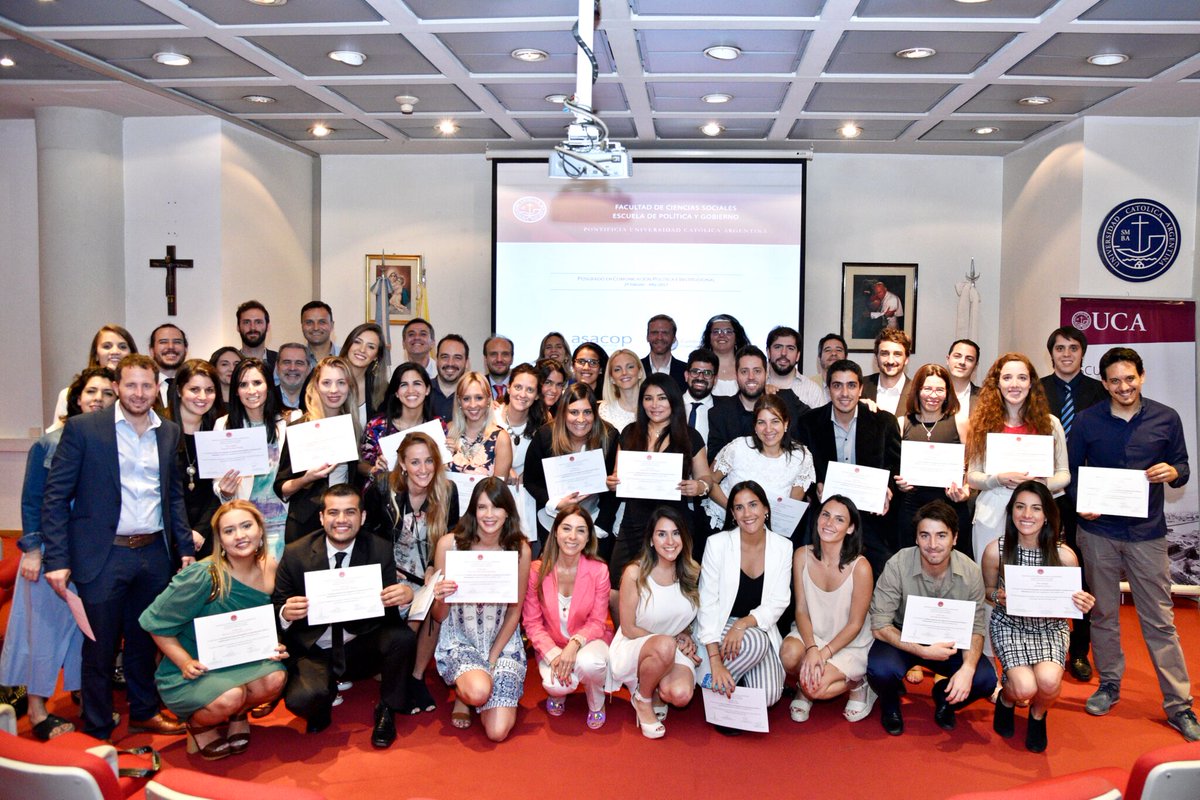 Foto oficial de graduación del <a href="/ComPolUCA/">ComunicaciónPolítica</a> 2017.
Increíble experiencia.
Se termina un 2017 muy positivo. Qué deja grandes enseñanzas.
Se viene un 2018 con nuevos y mejores desafíos!!!!
Gracias a todos!!!!