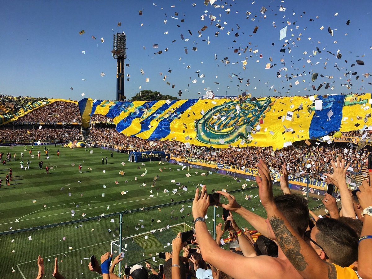Somos_Canallas's tweet photo. ACÁ ESTÁ LA FIESTA EN EL GIGANTE, CON LOS BOMBOS CON LA GENTE Y REDOBLANTES! https://t.co/2yHnA1OJf6