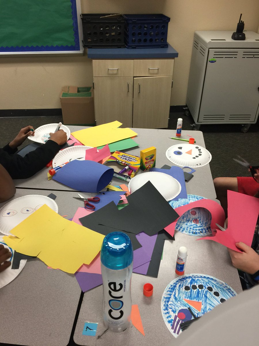 Saigling5th's tweet photo. Getting in the Holiday spirit with some snowman building! https://t.co/Tv5PD2lgig