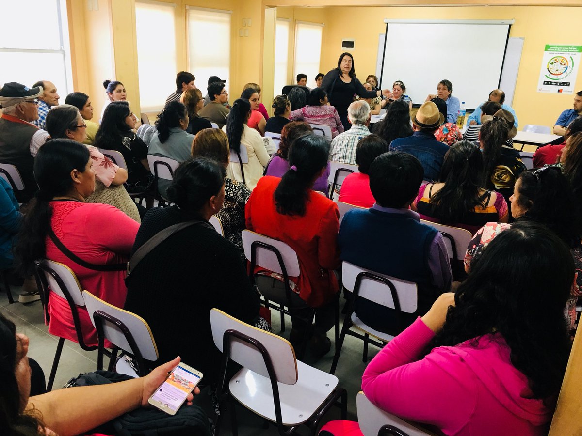 minvumaule's tweet photo. Seguimos en terreno. Ahora Seremi #MinvuMaule, Rodrigo Olivares, se reúne con los vecinos del sector #LosAromos de Santa Olga por el proceso de reconstrucción #ReconstrucciónEnMarcha #ChileMejor https://t.co/UEB4qhOQty