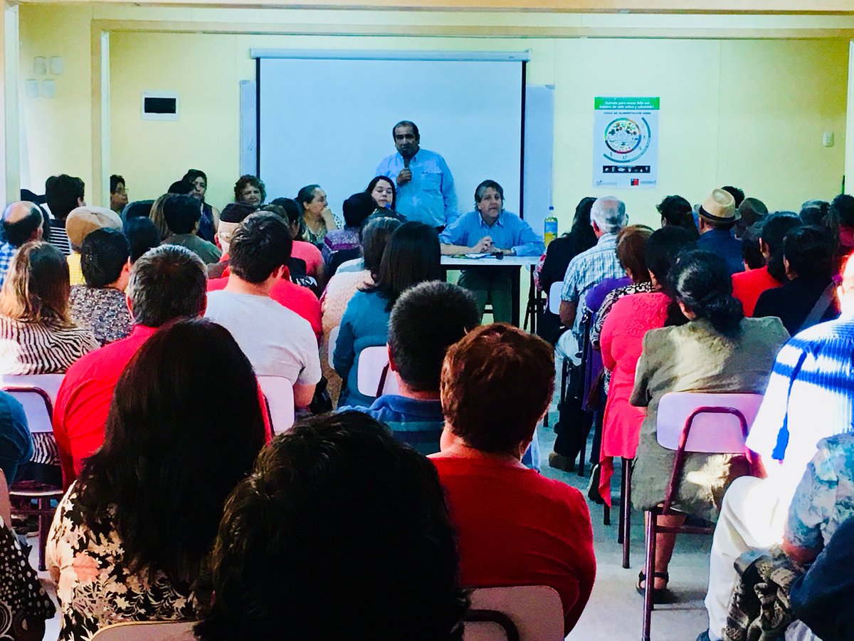 minvumaule's tweet photo. Seguimos en terreno. Ahora Seremi #MinvuMaule, Rodrigo Olivares, se reúne con los vecinos del sector #LosAromos de Santa Olga por el proceso de reconstrucción #ReconstrucciónEnMarcha #ChileMejor https://t.co/UEB4qhOQty