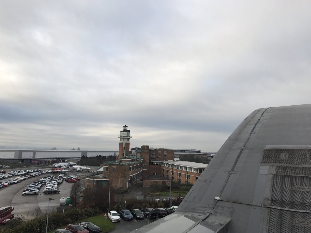 Chrishbott's tweet photo. Mars Construct continue roof refurbishment works with Sika. Got this opportunity for a quick picture of the view on offer. Refurbishment of this head office in Speke continues into 2018. Ultilising the full variety of liquids on offer from Sika LPL. #slproofwithaview https://t.co/c8vUqEQ5BS