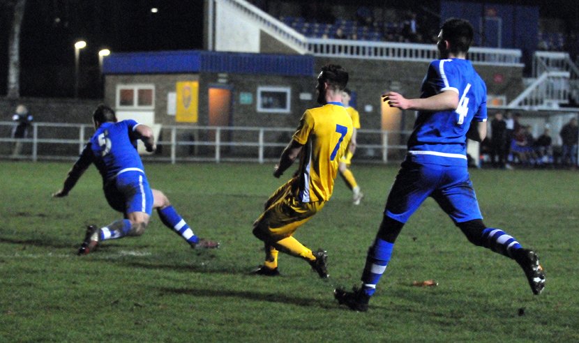 spaldingsport's tweet photo. GOAL @SUFCU21 3-0 @Lewisjgmillo97 https://t.co/ALsBXM54Dl