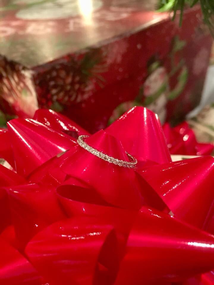 CourtneyECurry's tweet photo. 15 years ago today Jason Curry asked me to marry him, today he gave me this wedding band to show me how much he loves me!!!  Not sure how I got so lucky, but so thankful to call him mine💙 https://t.co/ifap6t1Vmw