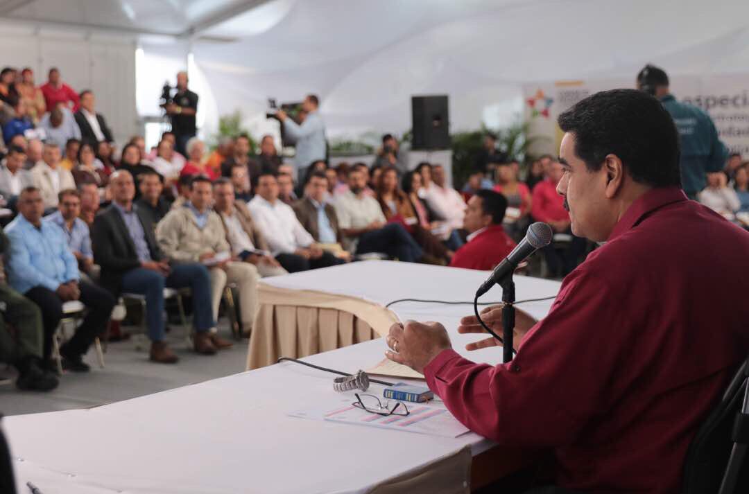 RMarcoTorres's tweet image. En este taller nuestro Pdte @NicolasMaduro aprueba recursos para optimizar la recolección de los desechos, la distribución de agua potable y el transporte público #DiciembreDePaz #AraguaPotencia