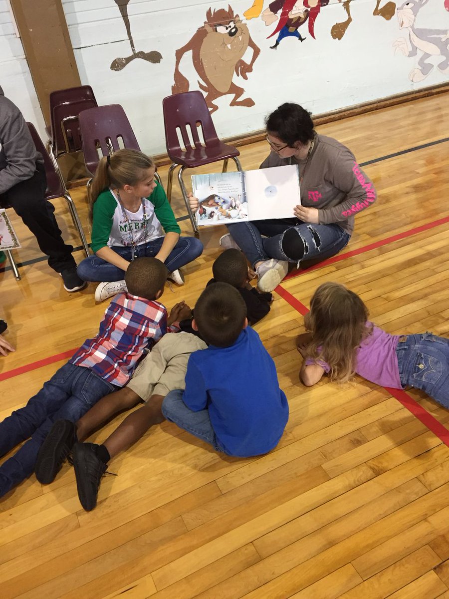 BrenhamJHS's tweet photo. BJH 7th grade Reading students visited the ECLC PK students and read Christmas stories to them! Great job, Mrs. Prihoda and students! #greatdaytobeacub  #bjhrocks https://t.co/68GBKbPo5S