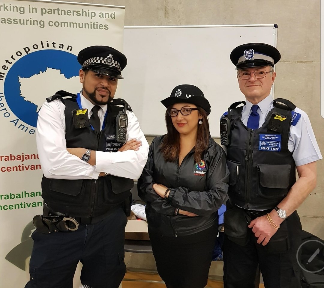 MetBPA's tweet photo. International Migrant Day Organised by the consulate of Ecuador and Bolivia. Road Transport Police Command officers Pc Salvador and PCAO Hay were present.
#brixton #latinamericancommunity https://t.co/j0vZNbSXTy