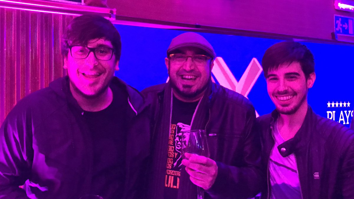 Jon_Cortazar's tweet photo. Con @mangelrogel y @aLexBY11!! Gatos y miedo, sabéis QUE SÍ. Thnx por ser tan majos! 😚 #Mindtaker https://t.co/PQwXiXgrMa