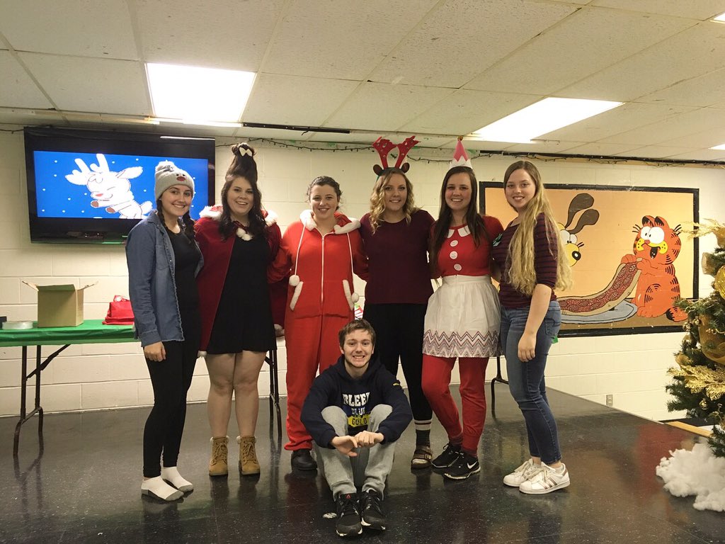 Santa, his reindeer and his elves were working hard today to get "Santa's workshop" set up for the elementary students tomorrow! Students will be able to purchase 2 gifts for $2 each which will be wrapped and tagged, ready for under the tree!🎅🏼🌲