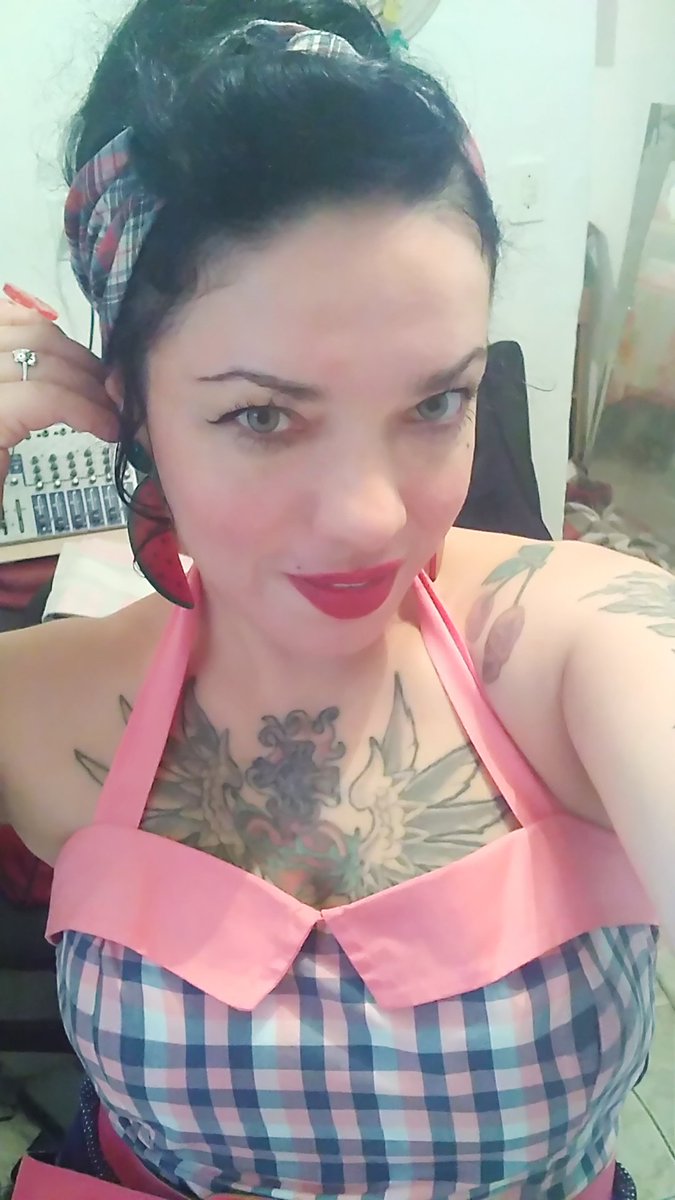 BabiSuzy's tweet photo. Evento Pool Party Retrô
#pinup #candygirl #PoolParty #poolpartyretro #pinupsummer https://t.co/uyZLROLQFf
