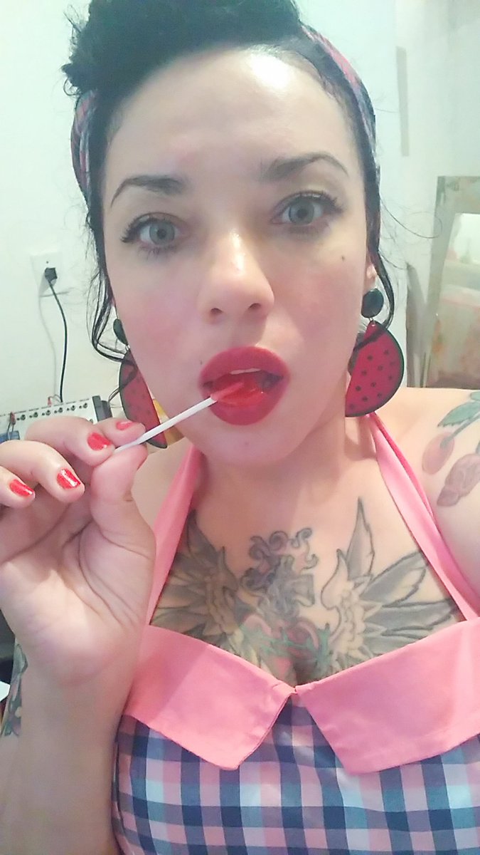BabiSuzy's tweet photo. Evento Pool Party Retrô
#pinup #candygirl #PoolParty #poolpartyretro #pinupsummer https://t.co/uyZLROLQFf