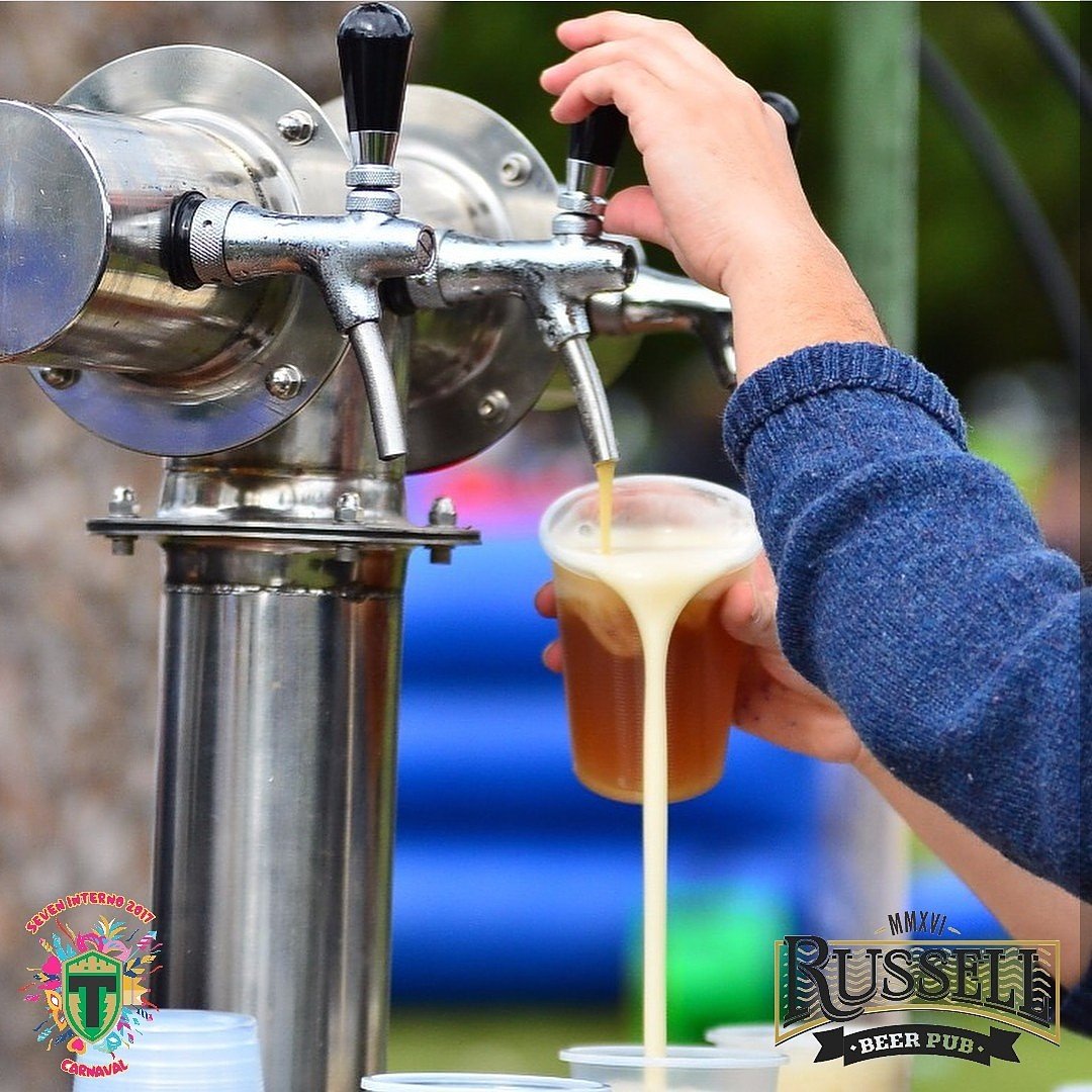 TilcaraClub's tweet photo. Este sábado en el seven interno a la tardecita van a estar los amigo de @russellbeerpub vendiendo pintas...🍻🍺🍻
S O Ñ A D O 🥁🥁🥁
#SevenInterno2017
#7Carnaval
#VasPorEsaPinta
#VerdeTilcara https://t.co/nRZF9h0fQR