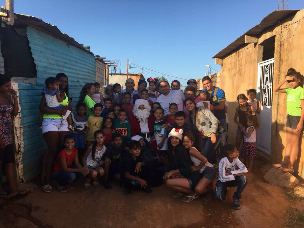 alejoparrato's tweet photo. Cumpliendo con chamos de mi pueblo #SanFrancisco siempre tendrán nuestra mano solidaria #CambiamosRegalosxSonrisas https://t.co/KuFr1Z491c