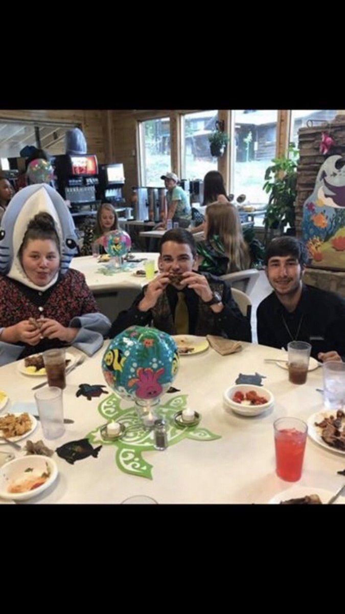 jacob_kn0x's tweet image. HAPPY BIRTHDAY ABBY GALE LOWRY! Hope you have a great one!!! 🎁🦈