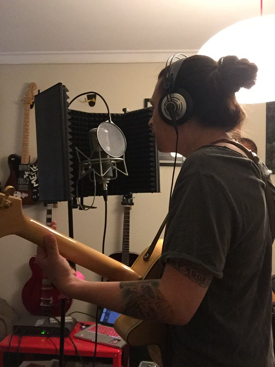 TheMeeck's tweet image. Day 1 of Album 3.
#semic 
#epiphone
#rhodemic 
#altfolk 
#independentmusic 
#perthmusic 
#singersongwriter 
#sinningonasunday