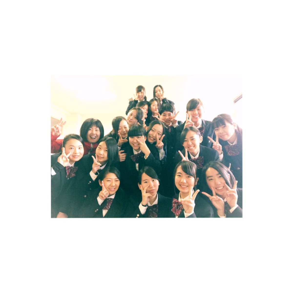 joyo_est36's tweet photo. 終業式にみんなでパシャリ📷
20日後また会いまし���う👋

メリークリスマス🎄🎅&amp;良いお年を！ https://t.co/q1KKyNG1Qw