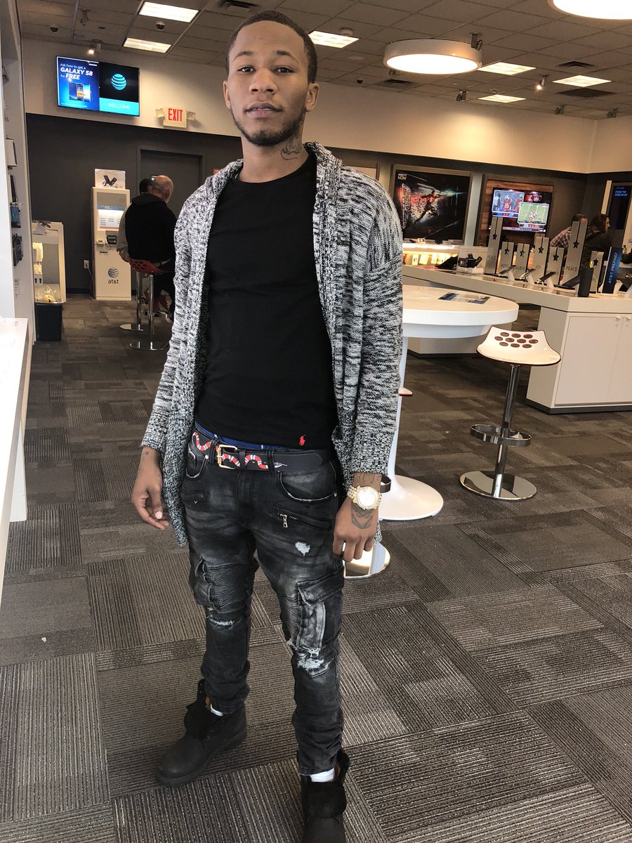 5block_eric's tweet image. I can’t even roll in peace , everbody notice me 🎯 #haha 💦💦