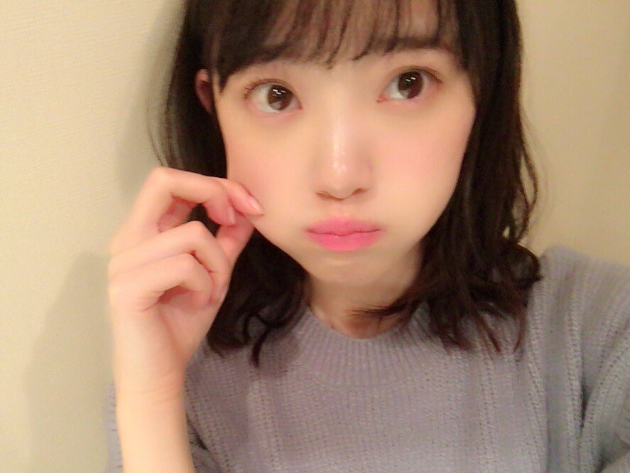 彼女のほっぺでぷにぷに遊んでるなう