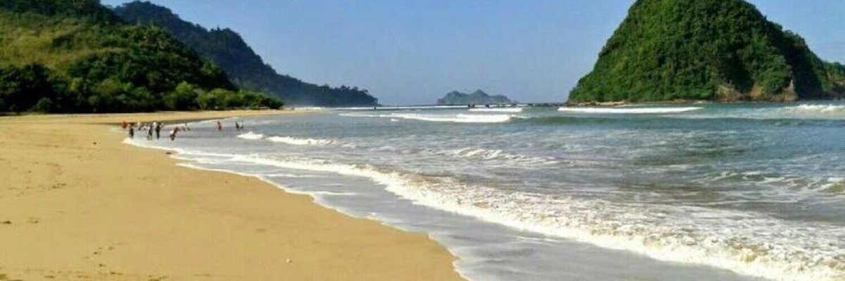 ExploreBWI's tweet photo. Selamat ultah kotaku yg ke 246, sukses terus dan terus berkarya dan berbenah di pimpin oleh Bapak @AzwarAnas_A3 #banyuwangi #visitbanyuwangi #ayokebanyuwangi @travelingwithu https://t.co/1V069nppYj