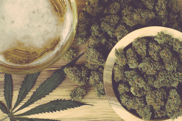 CannaDried's tweet photo. Corona Brewer to Invest $200M in Canadian Marijuana Grower to Develop Cannabis Infused Drinks https://t.co/iWCsDrXbZ4 @WSJ @Corona @maloneyfiles @itsdgc @CannaCookedCafe #Cannabis https://t.co/rZ6pnXJDBg